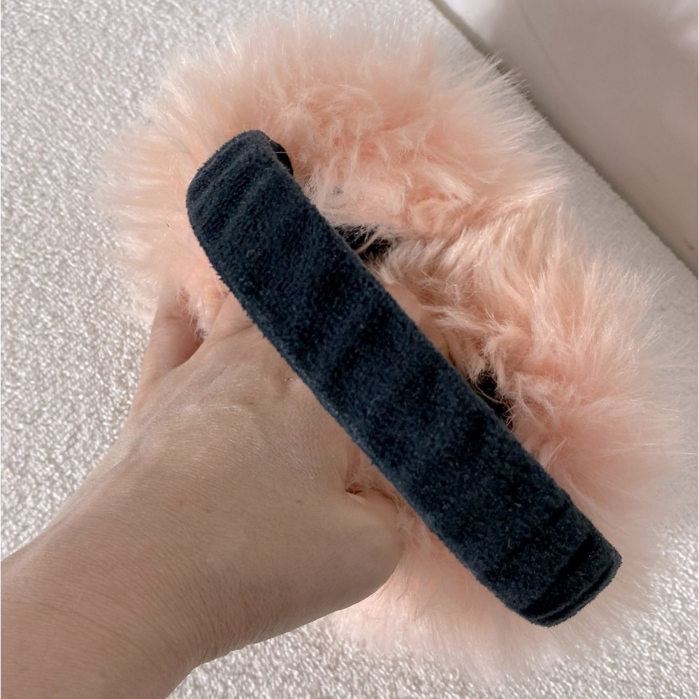 Women’s Light Pink Fluffy Faux Fur Ear Muffs With black Velvet Headband - Picture 9 of 10